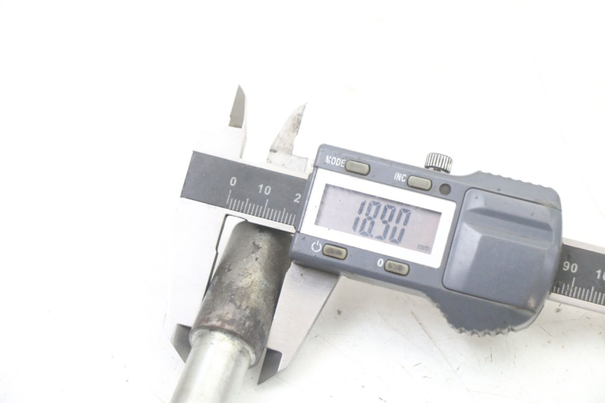 photo de EJE RUEDA DELANTERO PEUGEOT SPEEDFIGHT 3 LC 2T 50 (2009 - 2015) - Primer plano técnico