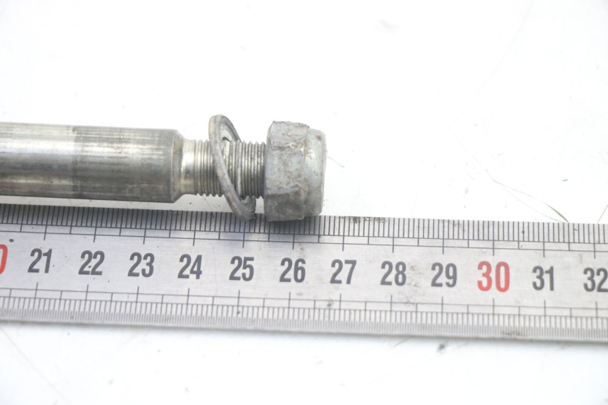 photo de EJE RUEDA DELANTERO PEUGEOT TKR TREKKER FURIOUS 50 (2005 - 2014) - Otra perspectiva