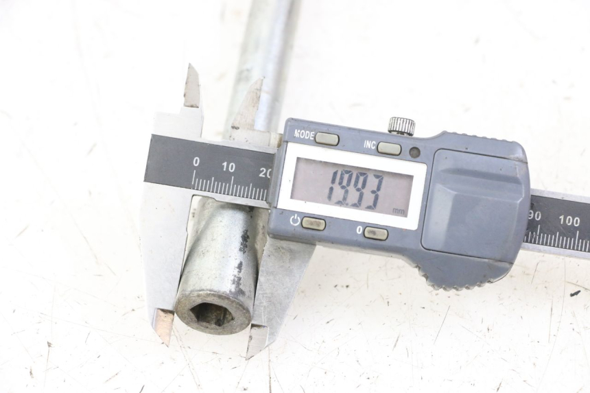 photo de EJE RUEDA DELANTERO PIAGGIO BEVERLY 125 (1998 - 2005) - Otra perspectiva