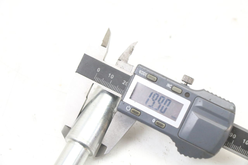 photo de EJE RUEDA DELANTERO PIAGGIO NRG POWER PUREJET 50 (2018 - 2021) - Primer plano técnico