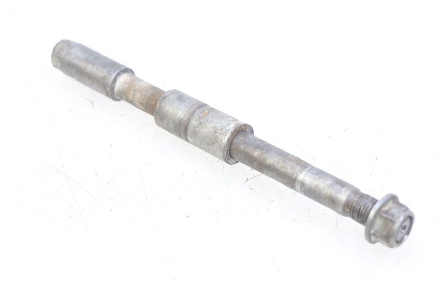 photo de EJE DE LA RUEDA DELANTERA YCF PILOT 125 - Primer plano técnico