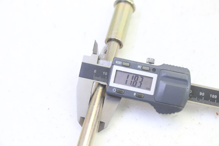 photo de EJE RUEDA DELANTERO EFUN PUSA 1 - Primer plano técnico