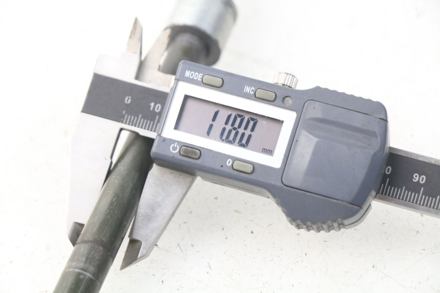 photo de EJE RUEDA DELANTERO VASTRO R-ONE 4T 50 (2014 - 2022) - Otra perspectiva