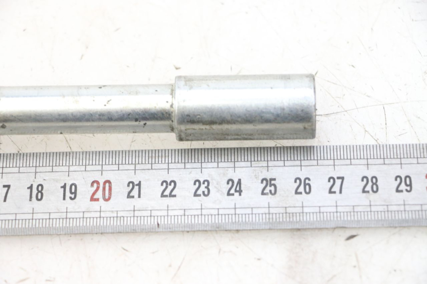 photo de EJE RUEDA DELANTERO MAG POWER R-STREET 50 (2016 - 2025) - Primer plano técnico