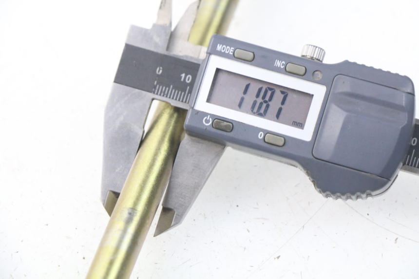 photo de EJE RUEDA DELANTERO RIDE RACE 2T 50 (2012 - 2017) - Otra perspectiva