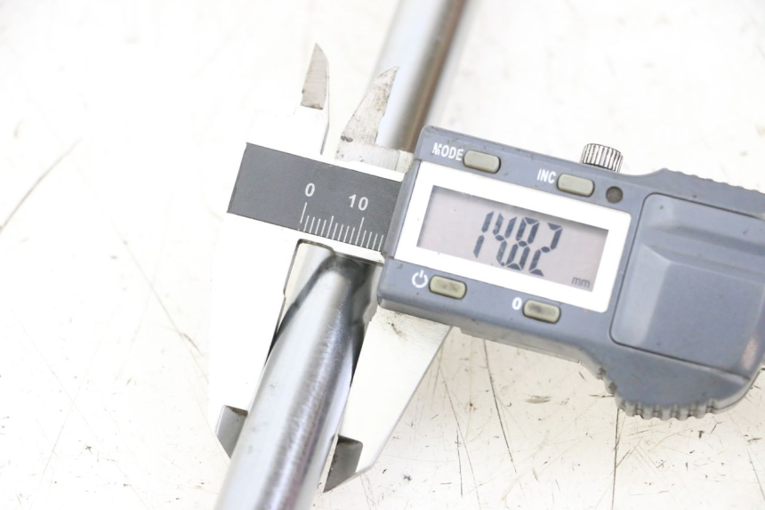 photo de EJE RUEDA DELANTERO REGAL RAPTOR RAXTER 2 125 (2007 - 2015) - Detalle de la pieza