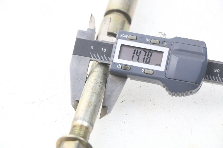 photo de EJE DE LA RUEDA DELANTERA APOLLO RFZ 150 - Otra perspectiva