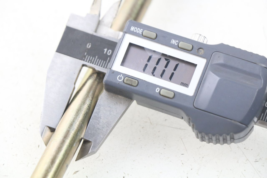 photo de EJE RUEDA DELANTERO TNT MOTOR ROMA 12' 2T 50 (2007 - 2018) - Otra perspectiva