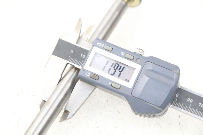 photo de EJE RUEDA DELANTERO DAELIM S2 FI 125 (2008 - 2017) - Otra perspectiva