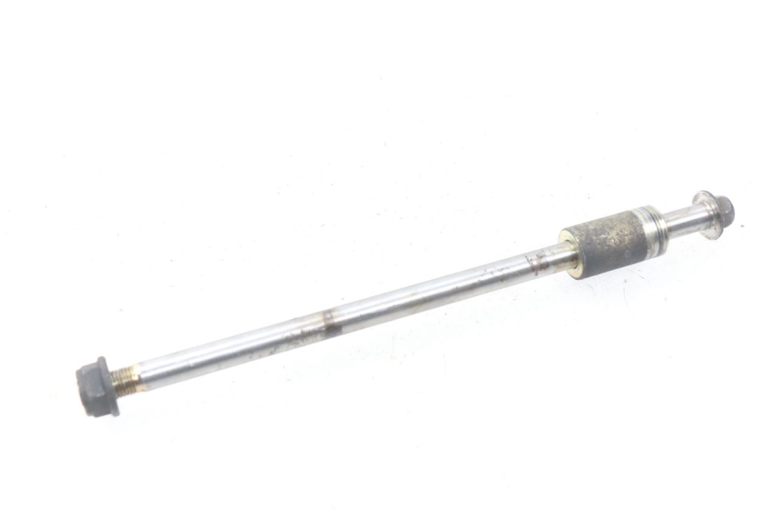 photo de EJE RUEDA DELANTERO DAELIM S2 FI 125 (2008 - 2017) - Primer plano técnico