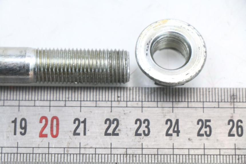 photo de EJE DE LA RUEDA DELANTERA JM MOTORS SANTANA 50 (2014 - 2023) - Zoom estado de uso