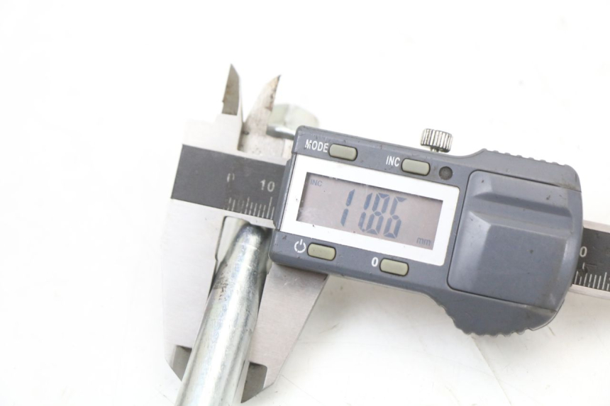 photo de EJE DE LA RUEDA DELANTERA JM MOTORS SANTANA 50 (2014 - 2023) - Otra perspectiva