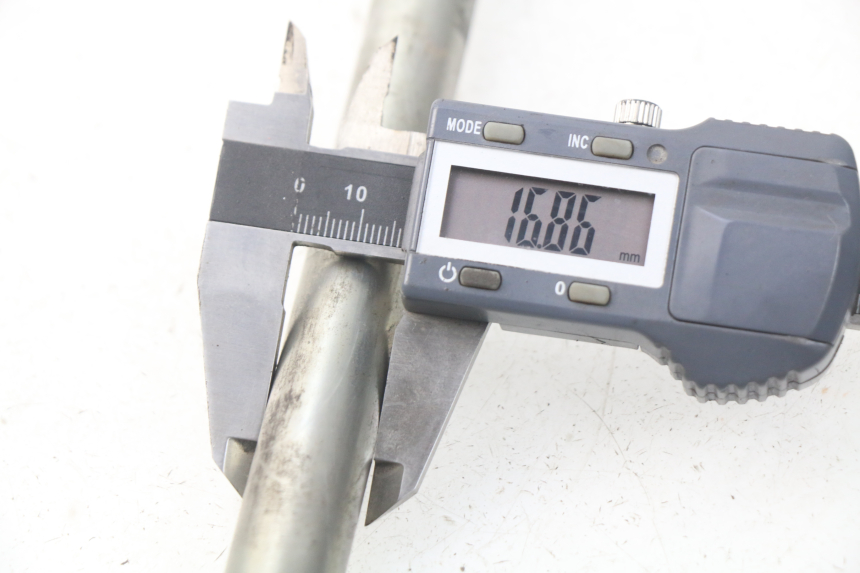 photo de EJE RUEDA DELANTERO PEUGEOT SATELIS 500 (2007 - 2013) - Otra perspectiva