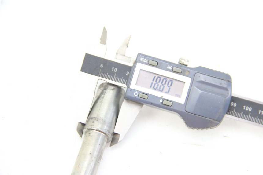 photo de EJE DE LA RUEDA DELANTERA PEUGEOT SATELIS 125 (2006 - 2009) - Detalles de los puntos de fijación