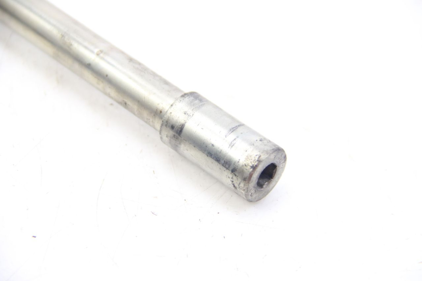 photo de EJE DE LA RUEDA DELANTERA PEUGEOT SATELIS 125 (2006 - 2009) - Recambio usado revisado