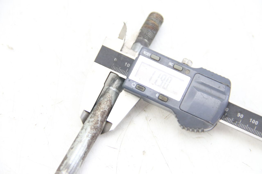 photo de EJE DE LA RUEDA DELANTERA APRILIA SCARABEO 4T 50 (2009 - 2017) - Zoom estado de uso