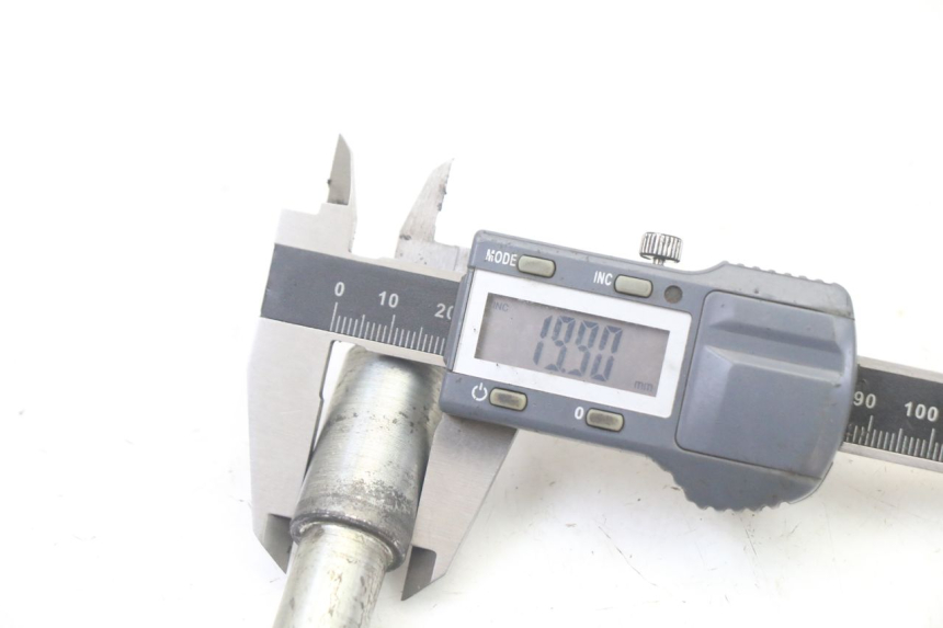 photo de EJE RUEDA DELANTERO APRILIA SCARABEO GT TOURING 125 (1999 - 2005) - Primer plano técnico