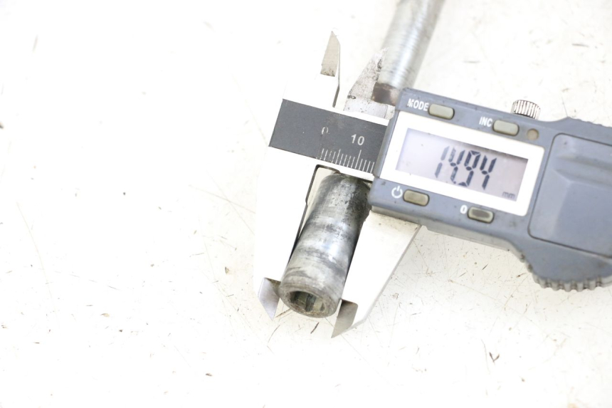 photo de EJE DE LA RUEDA DELANTERA APRILIA SCARABEO 100 (2003 - 2012) - Detalle de la pieza