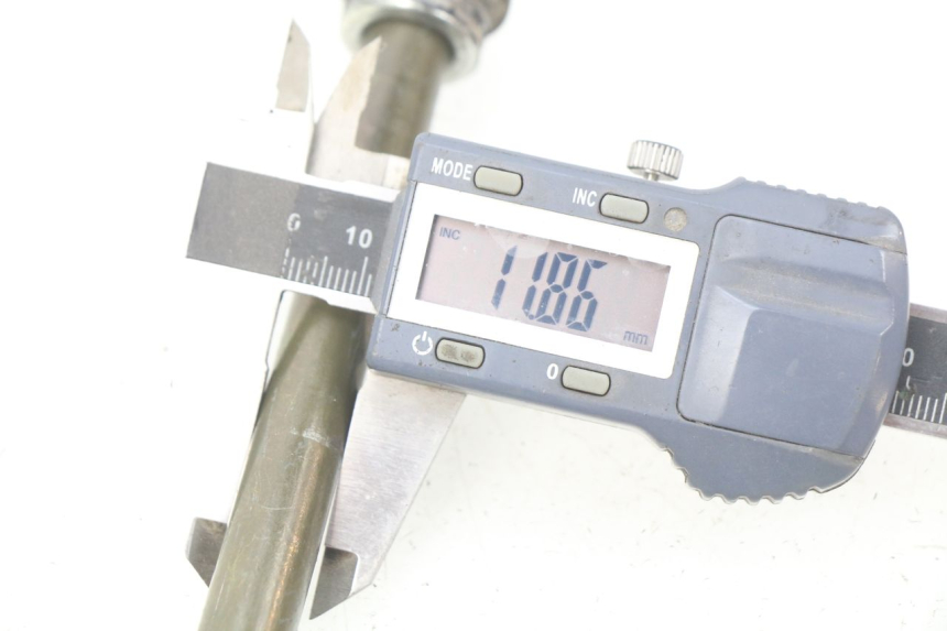 photo de EJE RUEDA DELANTERO KYMCO SENTO 50 (2008 - 2013) - Otra perspectiva