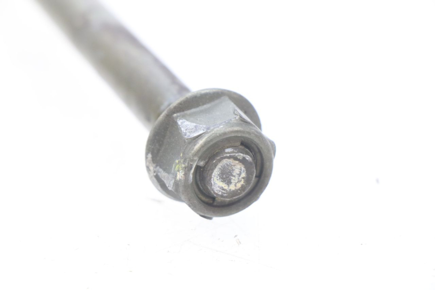 photo de EJE RUEDA DELANTERO KYMCO SENTO 50 (2008 - 2013) - Primer plano técnico