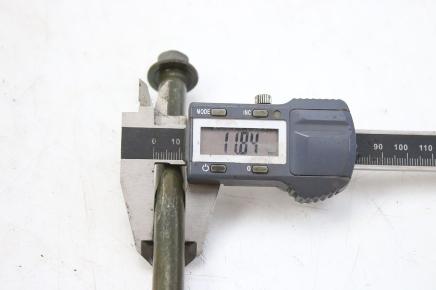 photo de EJE DE LA RUEDA DELANTERA KYMCO SENTO 100 (2008 - 2013) - Primer plano técnico