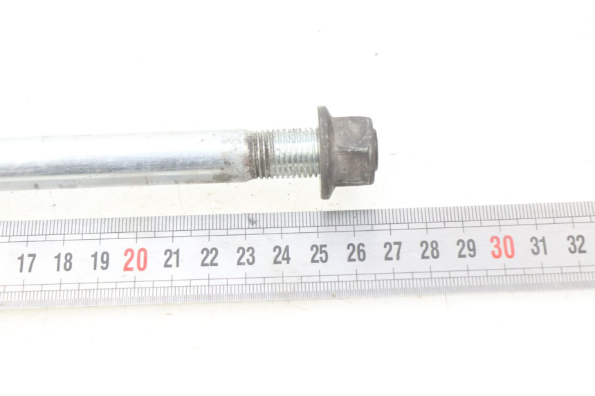 photo de EJE DE LA RUEDA DELANTERA SUZUKI SIXTEEN 125 (2008 - 2010) - Zoom estado de uso