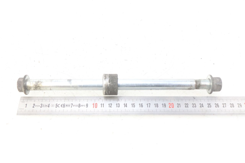 photo de EJE DE LA RUEDA DELANTERA SUZUKI SIXTEEN 125 (2008 - 2010) - Otra perspectiva