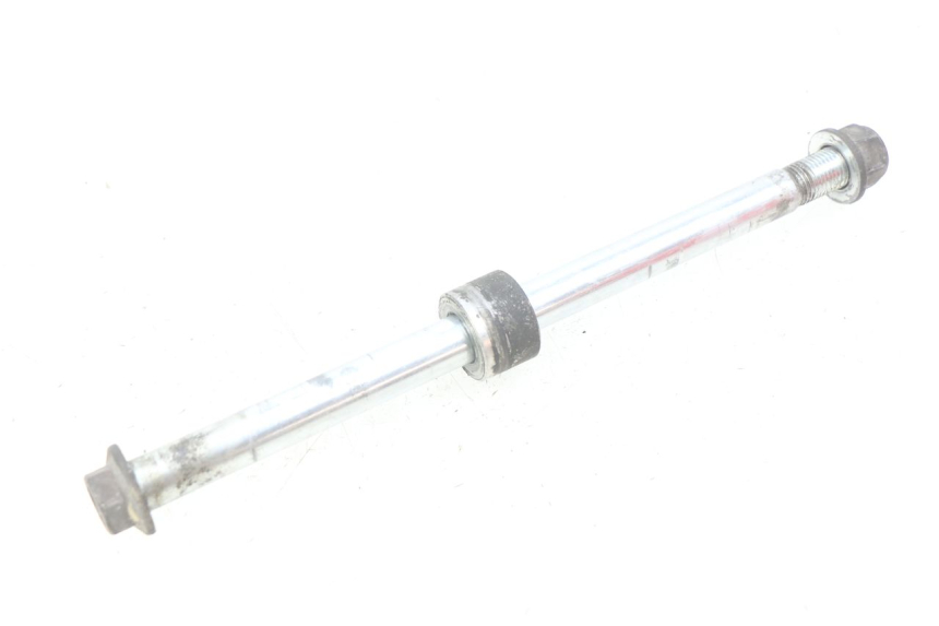 photo de EJE DE LA RUEDA DELANTERA SUZUKI SIXTEEN 125 (2008 - 2010) - Primer plano técnico