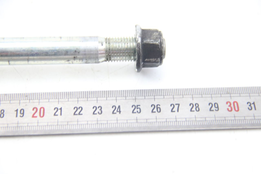 photo de EJE DE LA RUEDA DELANTERA SUZUKI SIXTEEN 125 (2008 - 2010) - Detalles de los puntos de fijación