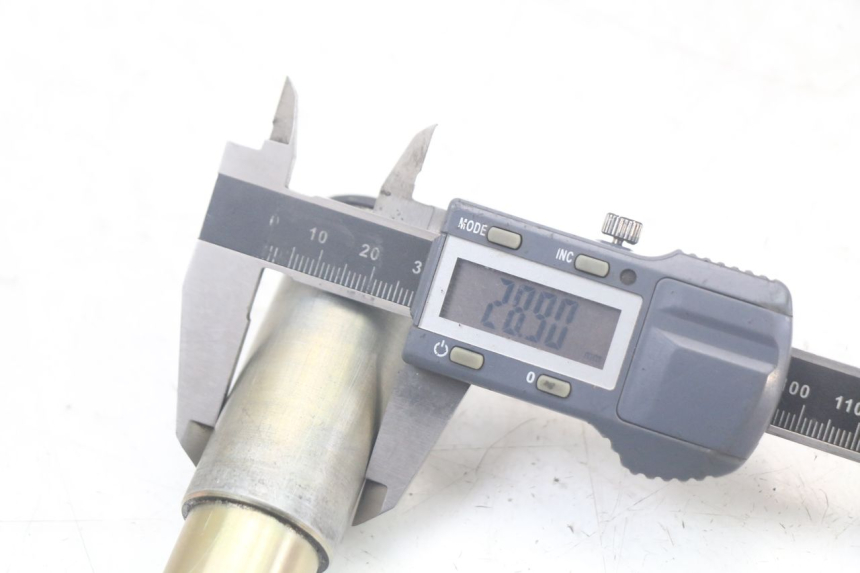 photo de EJE DE LA RUEDA DELANTERA TRIUMPH SPEED TRIPLE T301 900 (1994 - 1996) - Otra perspectiva