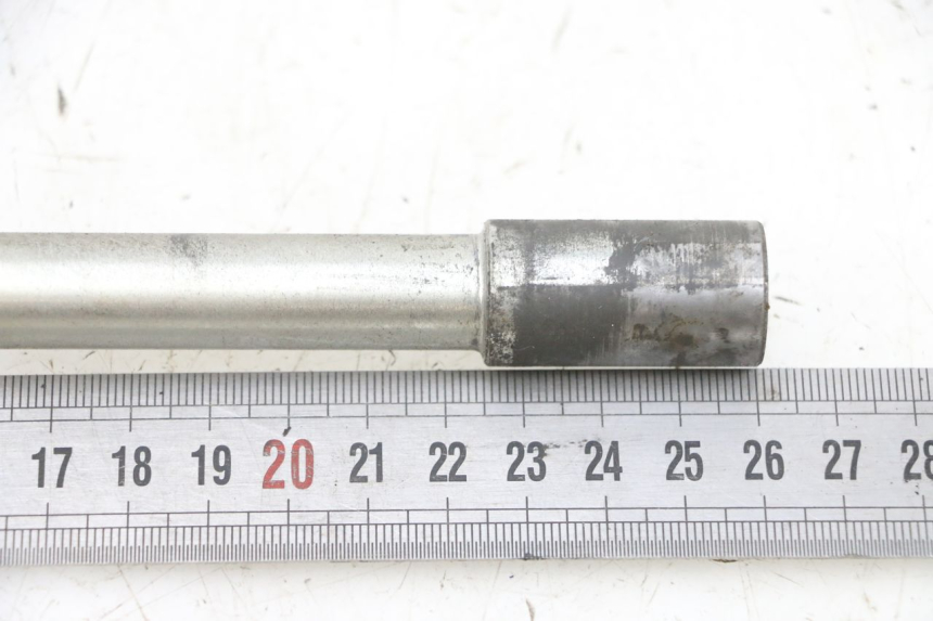 photo de EJE RUEDA DELANTERO PEUGEOT SPEEDFIGHT 4 4T EFI 50 (2021 - 2025) - Otra perspectiva