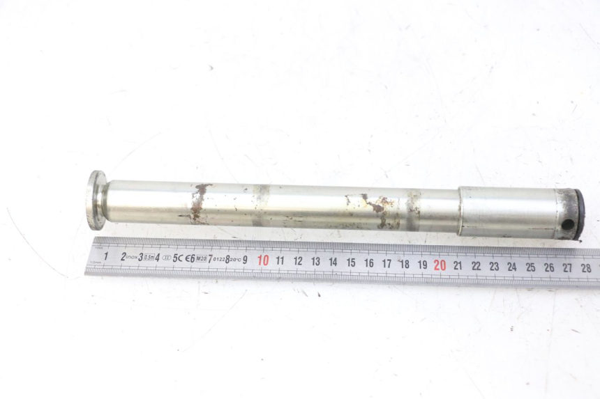 photo de EJE RUEDA DELANTERO TRIUMPH SPRINT 900 (1995 - 1998) - Zoom estado de uso