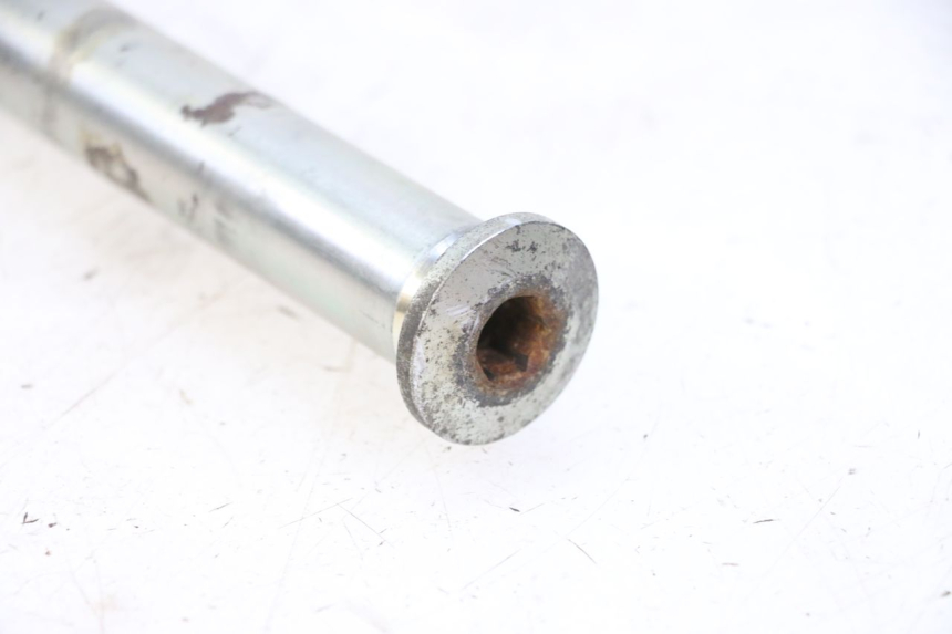 photo de EJE RUEDA DELANTERO TRIUMPH SPRINT 900 (1995 - 1998) - Estado de la superficie y material