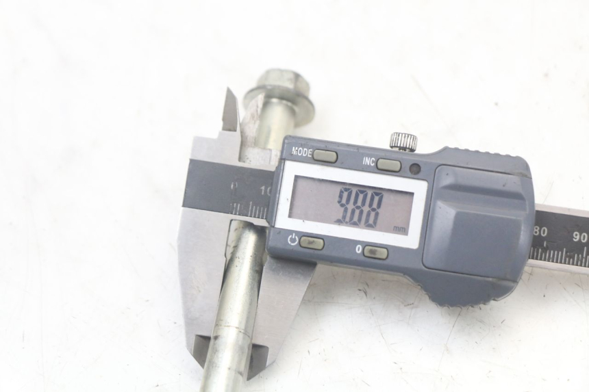 photo de EJE DE LA RUEDA DELANTERA MBK STUNT NAKED 50 (2004 - 2018) - Otra perspectiva