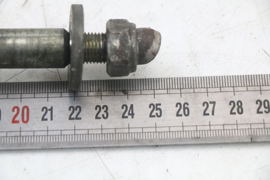 photo de EJE RUEDA DELANTERO SUZUKI GS F 500 (2004 - 2007) - Zoom estado de uso