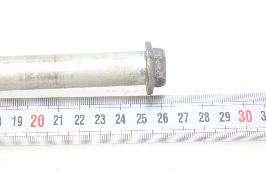 photo de EJE DE LA RUEDA DELANTERA SUZUKI SV N 650 (1999 - 2002) - Otra perspectiva