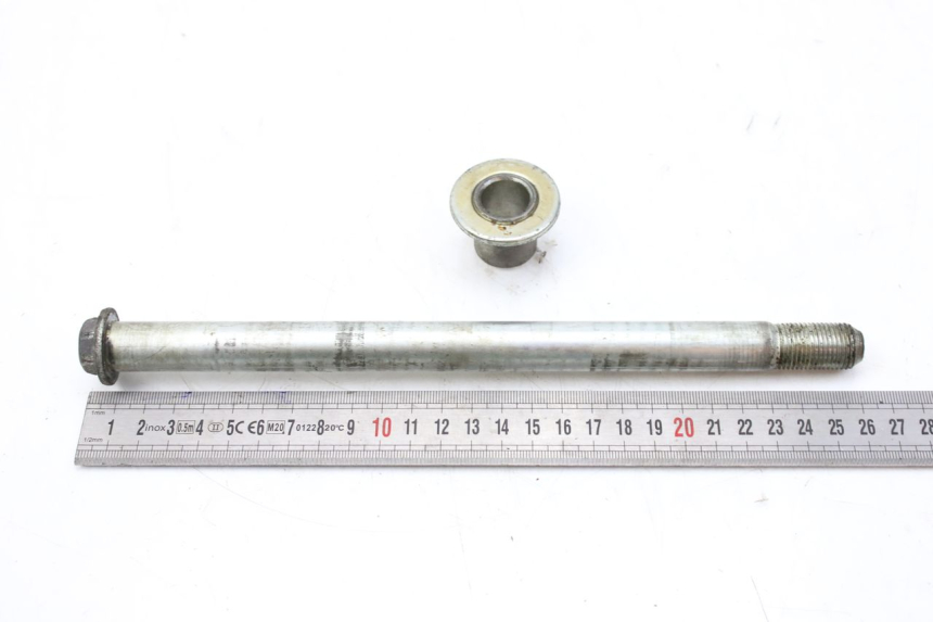 photo de EJE DE LA RUEDA DELANTERA SUZUKI SV S 650 (1999 - 2002) - Zoom estado de uso