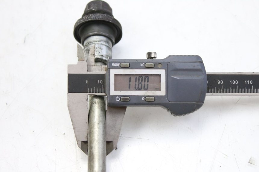 photo de EJE DE LA RUEDA DELANTERA PEUGEOT SV 125 (1991 - 1994) - Primer plano técnico