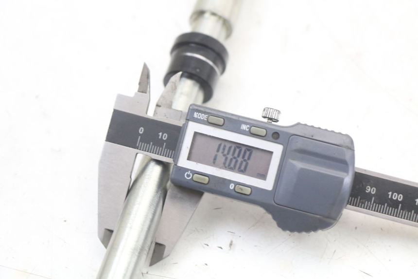 photo de EJE RUEDA DELANTERO HUSQVARNA SVARTPILEN 401 (2018 - 2023) - Vista general del producto