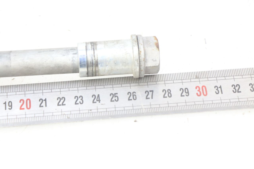 photo de EJE DE LA RUEDA DELANTERA APRILIA SXR 50 (2021 - 2023) - Zoom estado de uso