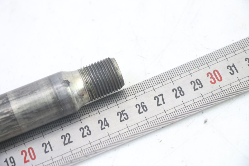 photo de EJE RUEDA DELANTERO YAMAHA TDM ABS 900 (2002 - 2014) - Otra perspectiva