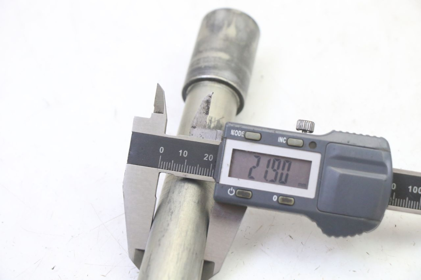 photo de EJE RUEDA DELANTERO YAMAHA TDM ABS 900 (2002 - 2014) - Vista general del producto