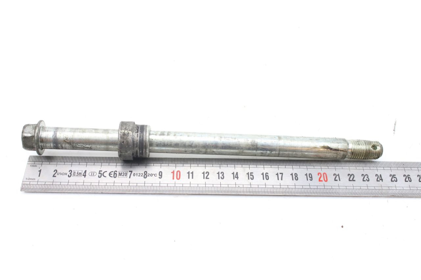photo de EJE RUEDA DELANTERO YAMAHA TDR DELTABOX 125 (1997 - 2003) - Primer plano técnico