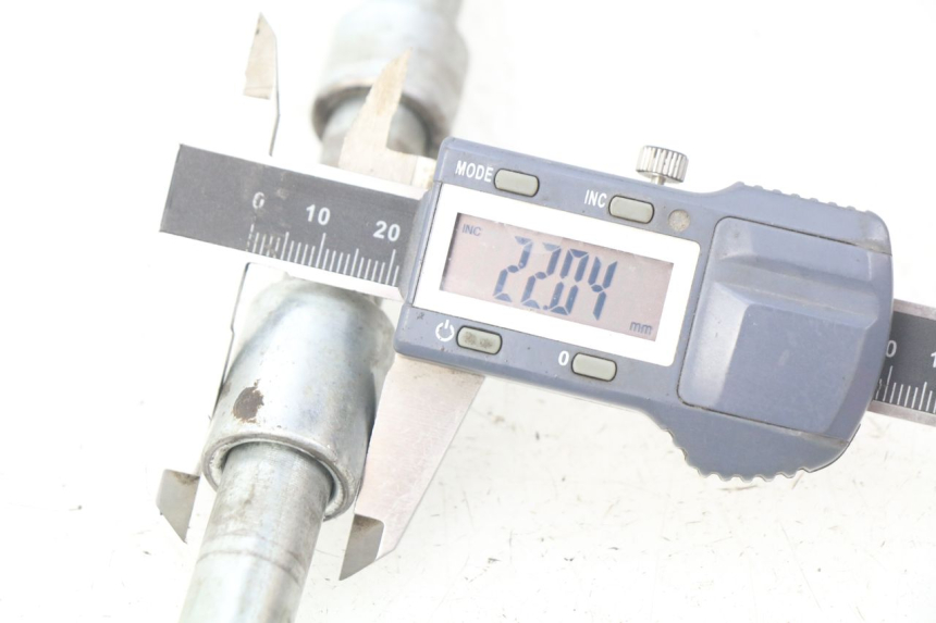 photo de EJE RUEDA DELANTERO NITRO MOTORS THUNDER 125 - Zoom estado de uso