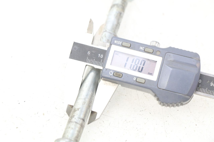 photo de EJE RUEDA DELANTERO NITRO MOTORS THUNDER 125 - Zoom estado de uso