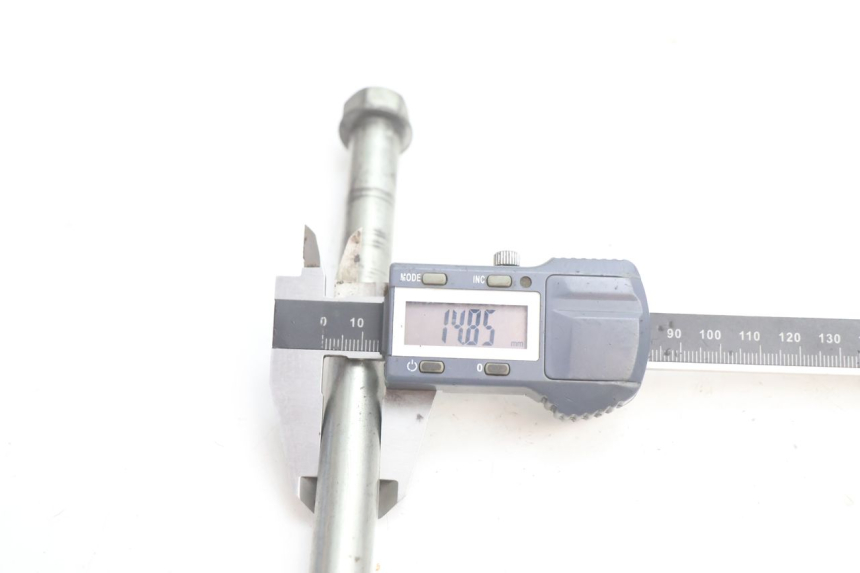 photo de EJE RUEDA DELANTERO PEUGEOT TREKKER 50 (1995 - 2004) - Primer plano técnico
