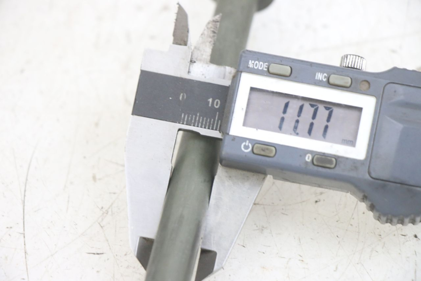 photo de EJE DE LA RUEDA DELANTERA PEUGEOT TWEET 4T 50 (2014 - 2019) - Otra perspectiva