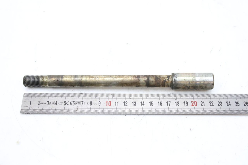 photo de EJE DE LA RUEDA DELANTERA KEEWAY TX 50 (2008 - 2015) - Primer plano técnico