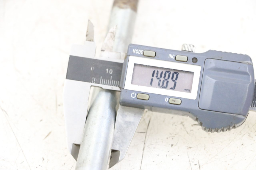 photo de EJE RUEDA DELANTERO PIAGGIO TYPHOON 50 (2000 - 2009) - Detalle de la pieza