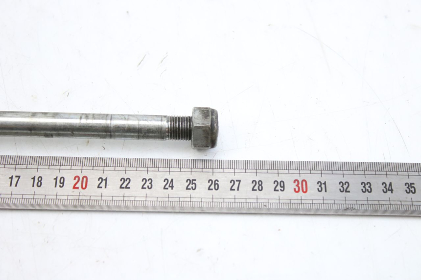 photo de EJE DE LA RUEDA DELANTERA SUZUKI UH BURGMAN 125 (2002 - 2006) - Primer plano técnico